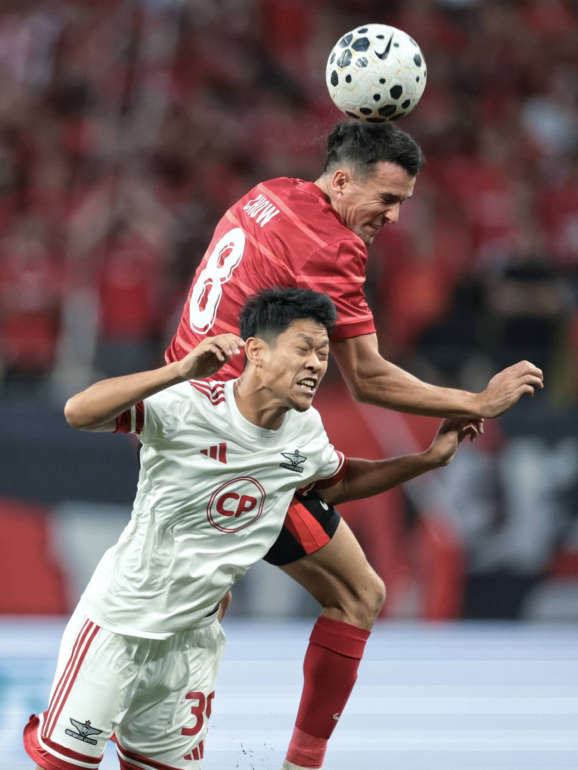 里程碑夜！成都蓉城官宣签约，欧冠今晚刷纪录，赛场秩序良好，更衣室氛围转暖的简单介绍-开云体育官方